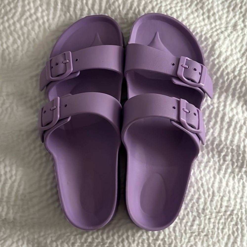 Women’s size 7 sandals